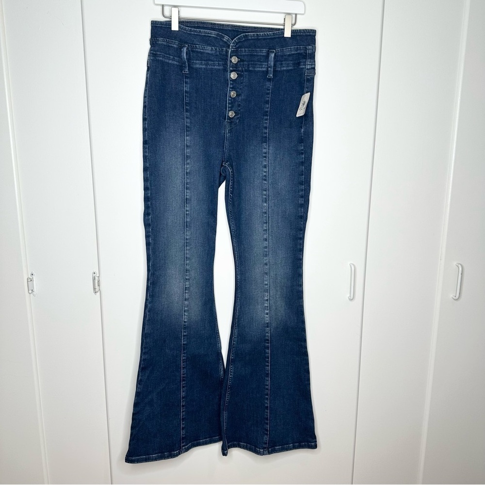NWT Free People We The Free After Dark Mid Rise Flare Jeans Size 30 - Picture 4 of 10
